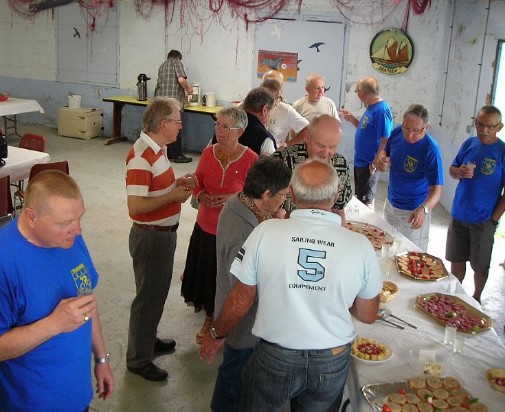 2012-06-27 10 Tous a l_apero.JPG